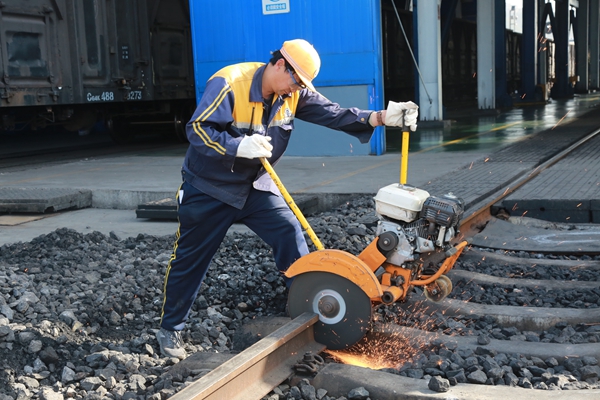 1678414216200542.jpg 轨排切除.JPG