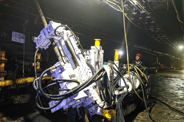 1686302760203545.jpg 钻机_副本.jpg