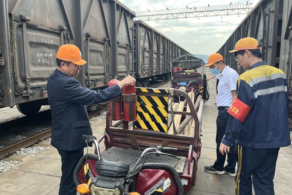 1693790575385300.jpg 党政工团齐抓共管_副本.jpg