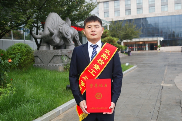 1695799251481500.jpg 董博_副本.jpg