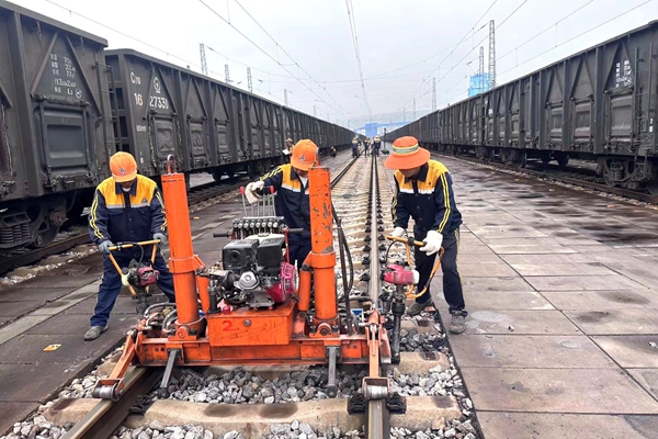 1695801864187378.jpg 线路养护_副本.jpg