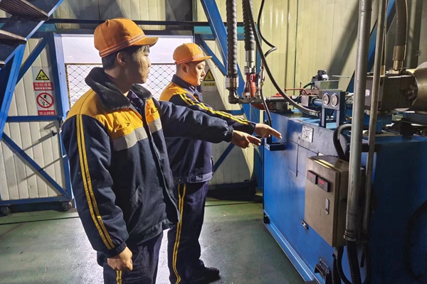 1700032977220772.jpg 对装车装备举行巡查_副本.jpg