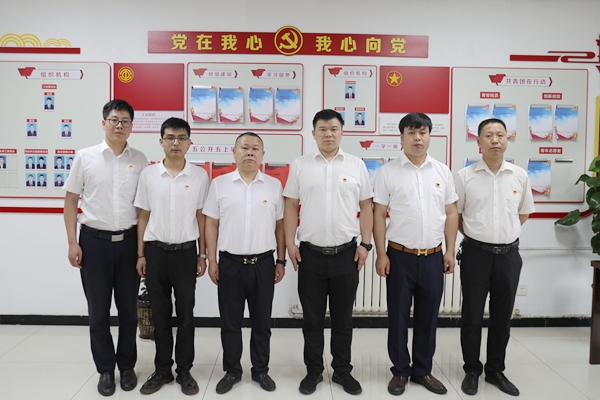 1654824756210135.jpg 小庄矿第一名综掘三队班子合照.JPG