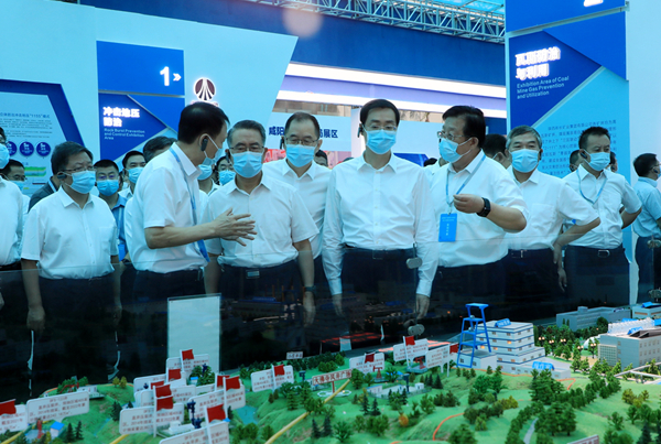 1673245563151323.jpg 2——天下煤矿瓦斯和攻击地压重大灾难防治现场会在尊龙凯时矿区召开.jpg