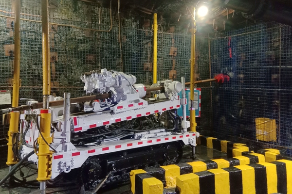 1770359446692003.jpg 图1:钻孔施工现场(1)_副本.jpg